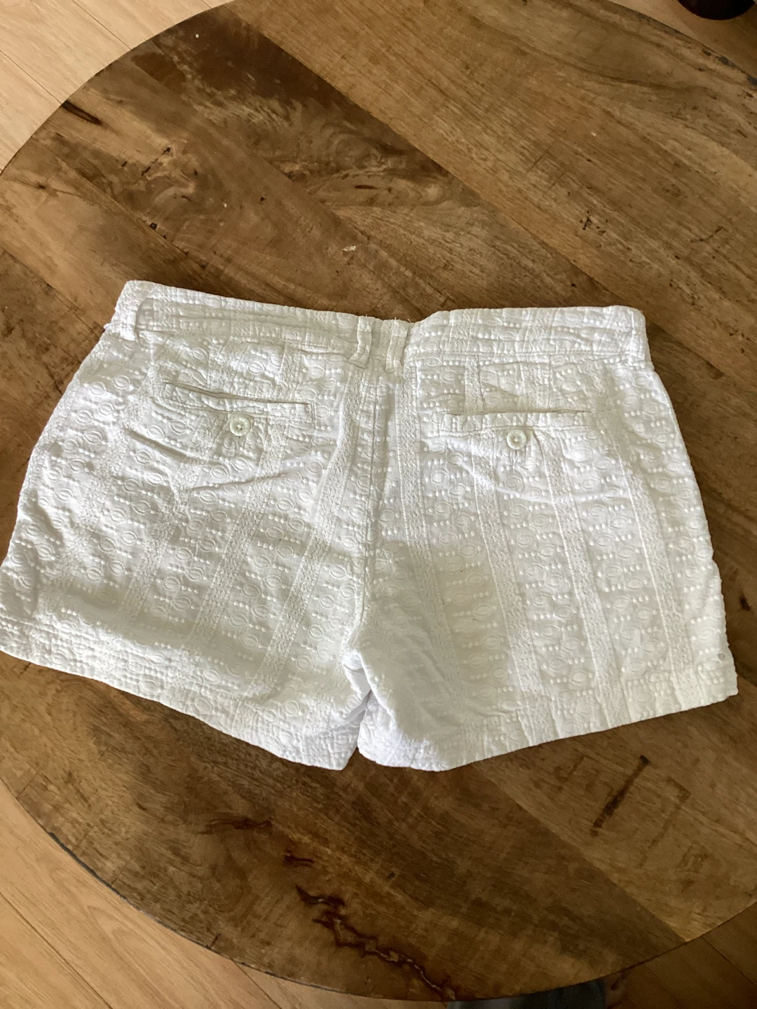 Gifting cute White Textured short Shorts Size 4 - photo 2