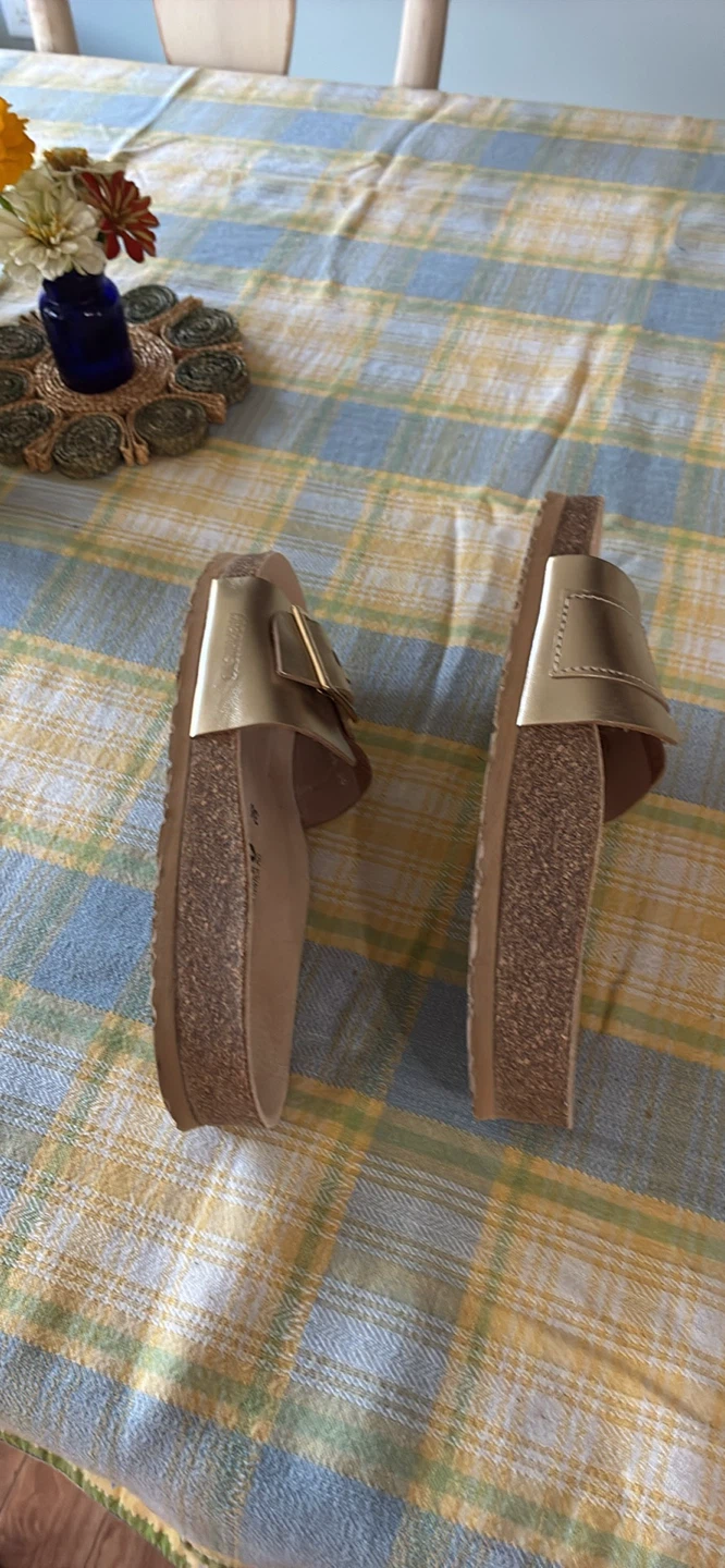 Mephisto Gold Leather Sandals - Size 36 - photo 2