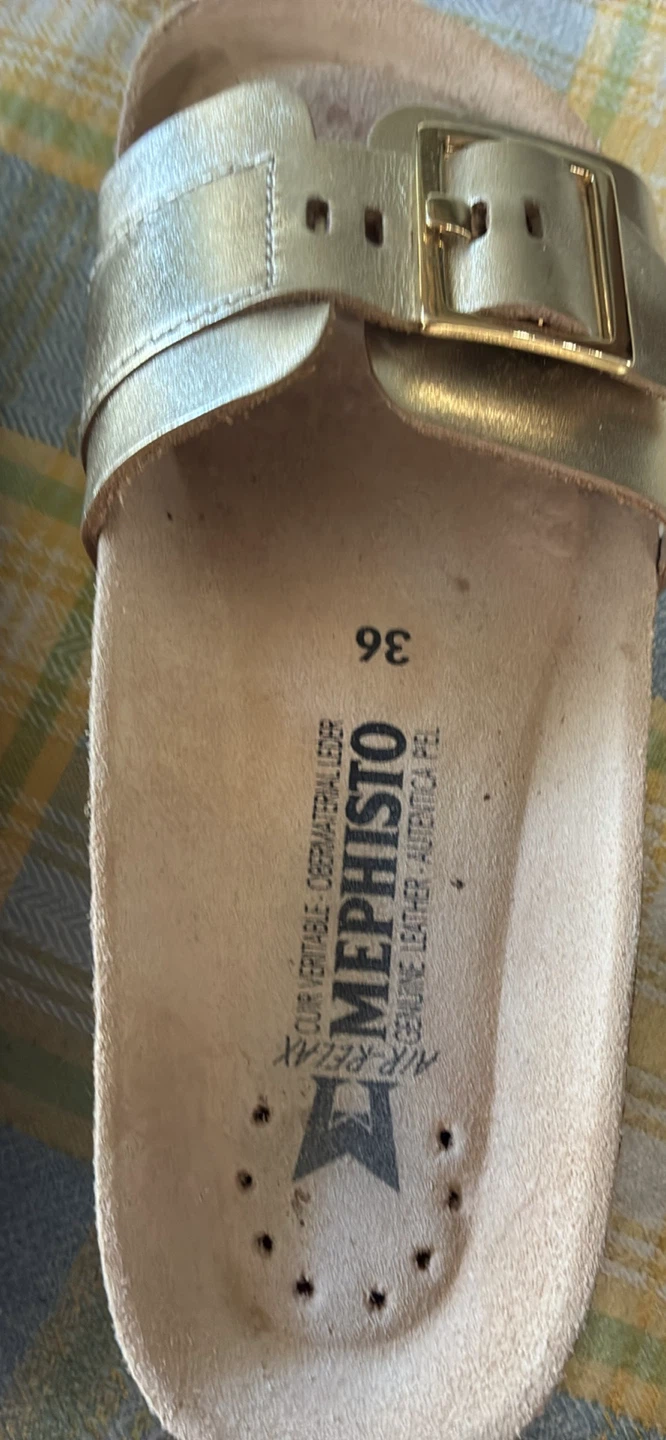 Mephisto Gold Leather Sandals - Size 36 - photo 4