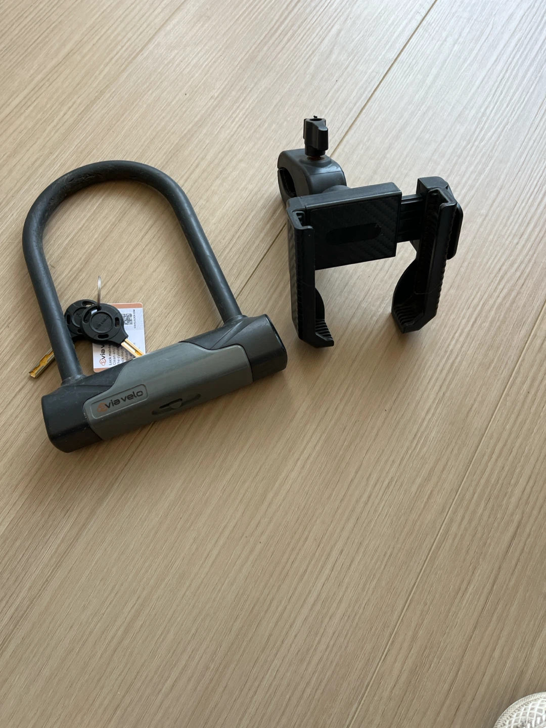 Via Velo U-Lock and Phone Mount Bundle
