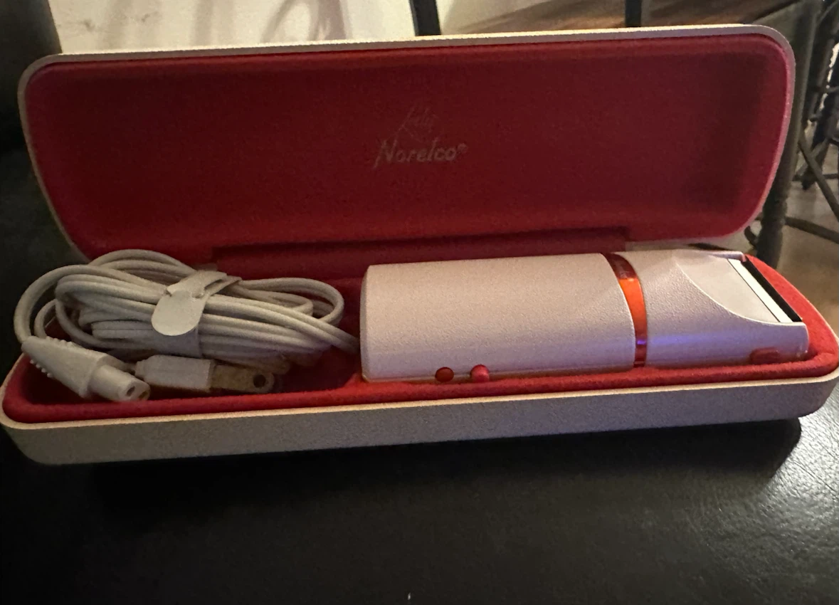 Lady Norelco HP 2110 Electric Shaver Set with Case