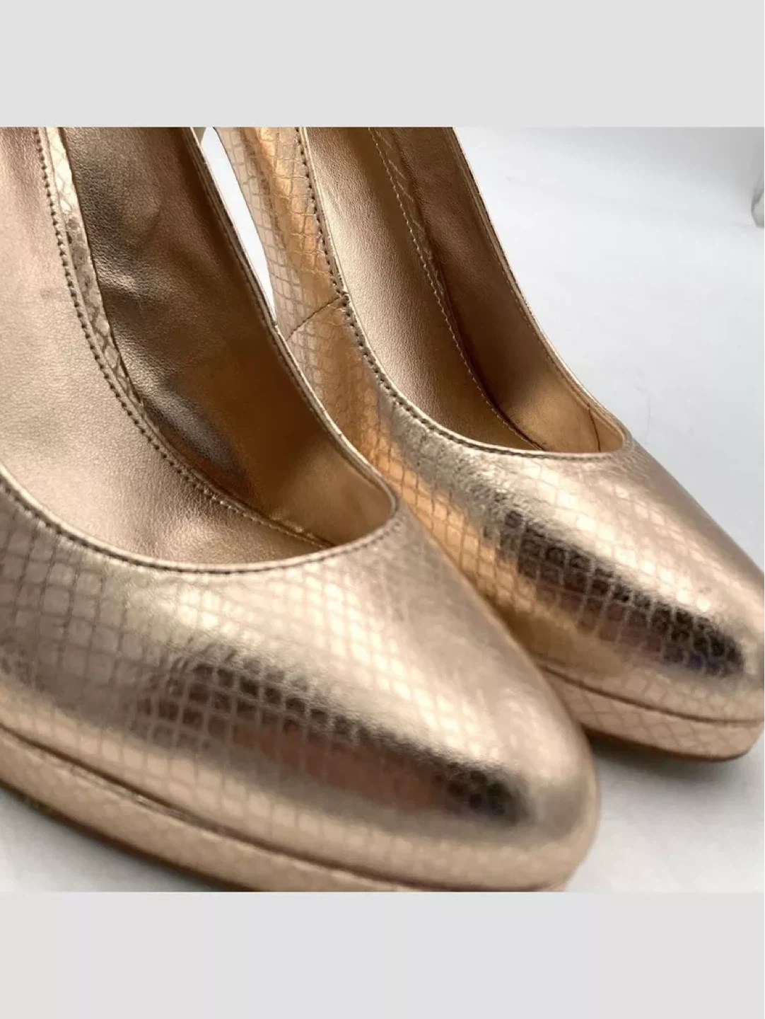 New Michael Kors Rose Gold Snakeskin Heels size 6 - photo 4