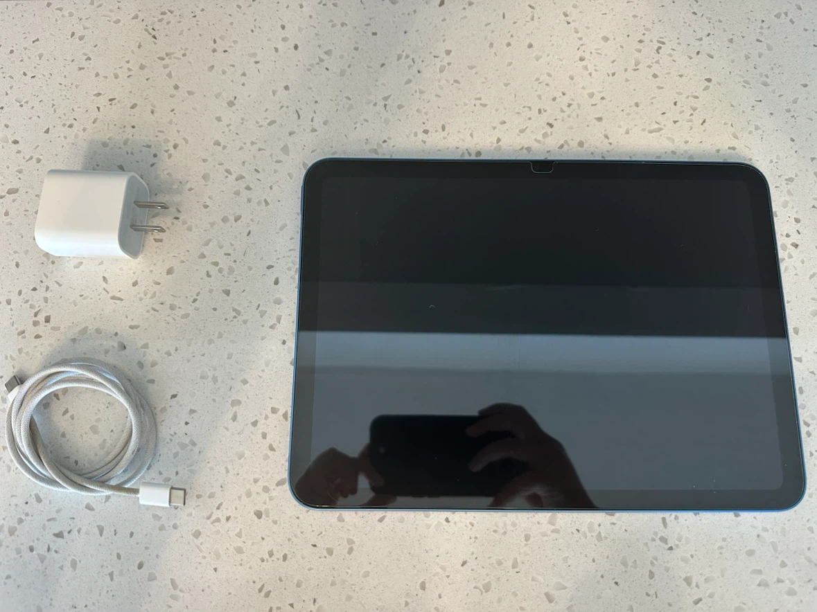 Blue Ipad 11th generation (a16) 128 gb with navy cover