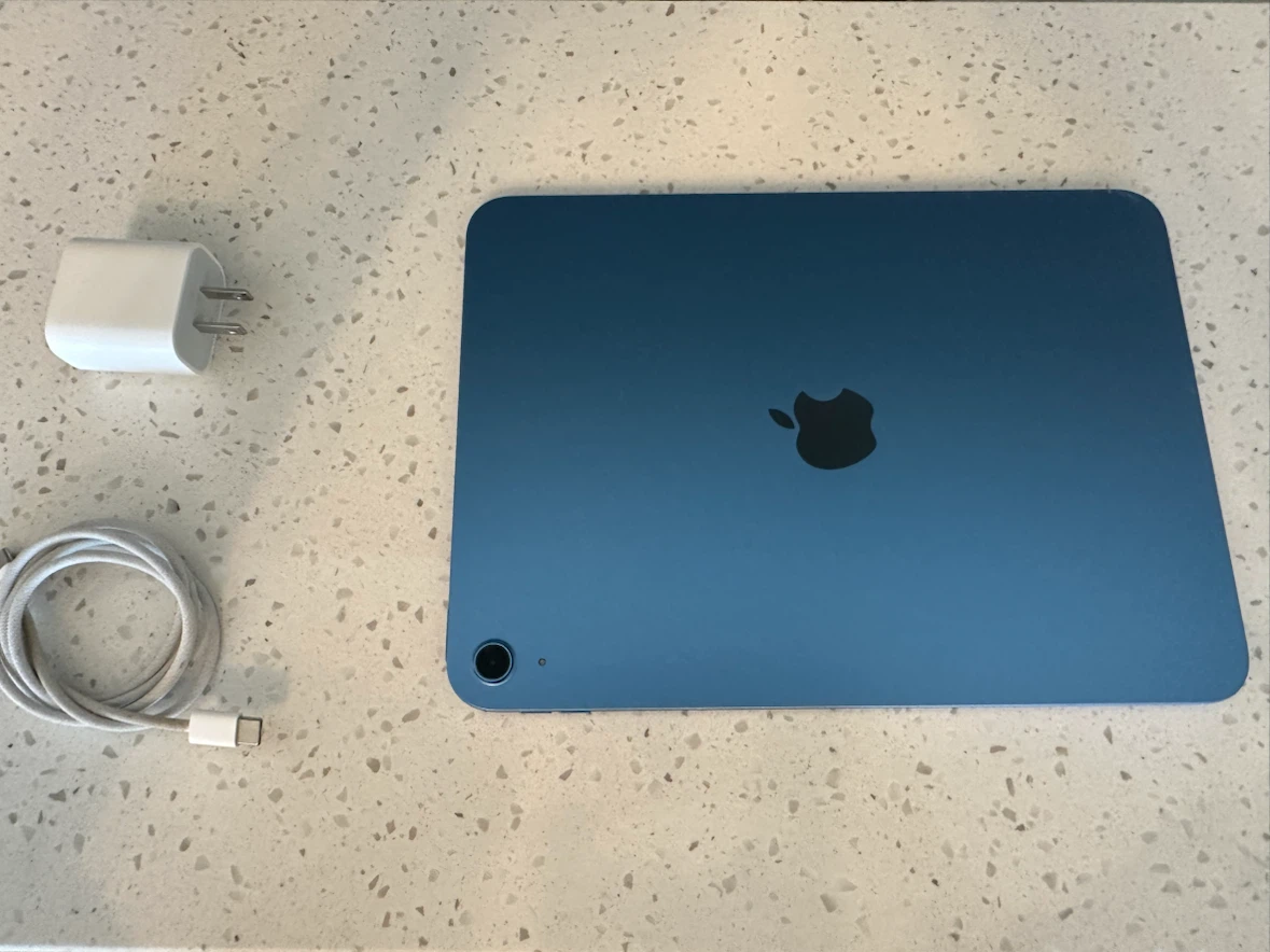 Blue Ipad 11th generation (a16) 128 gb with navy cover - photo 2