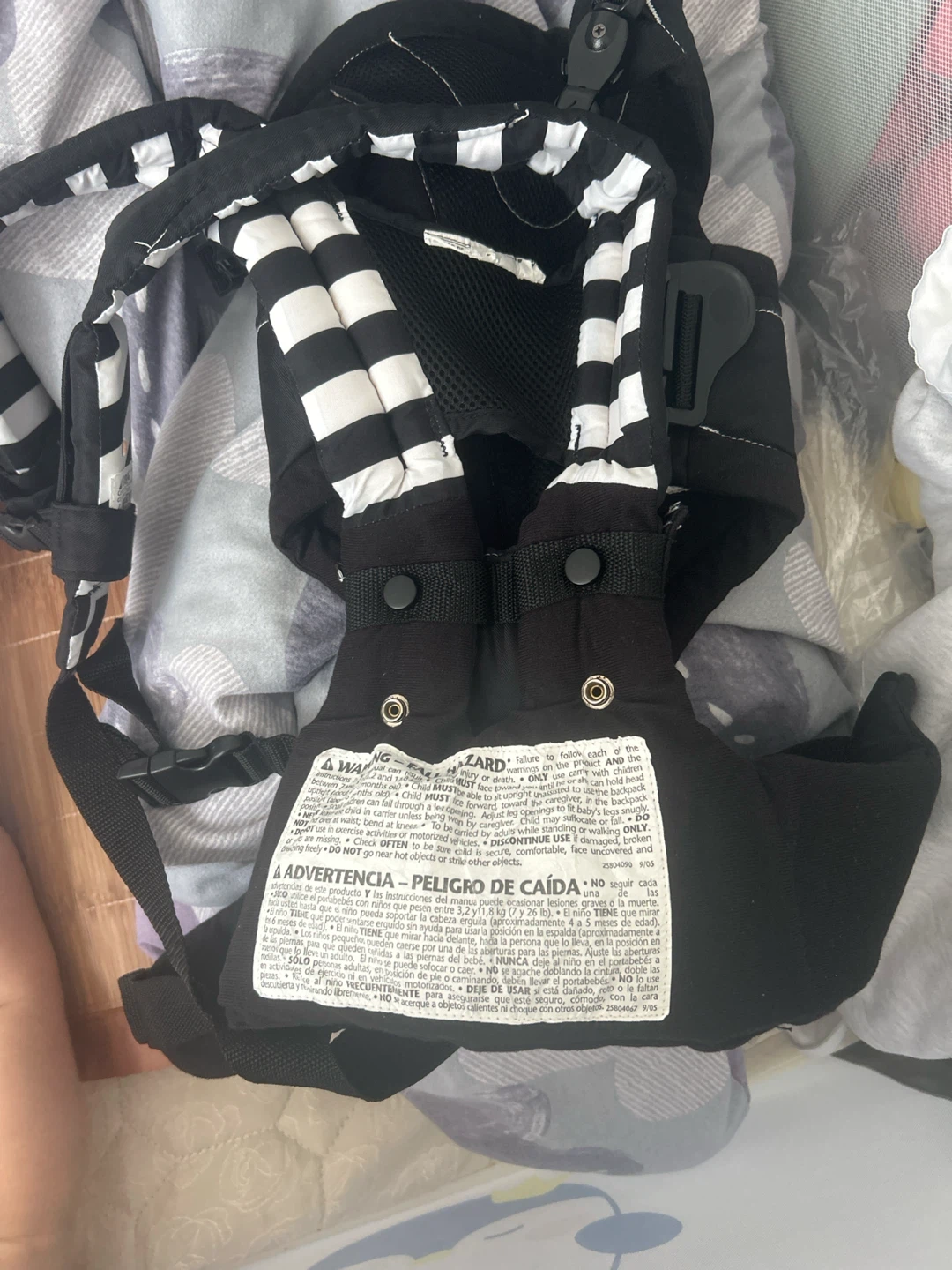 Black Baby Carrier with Anchor Heart Graphic - photo 2