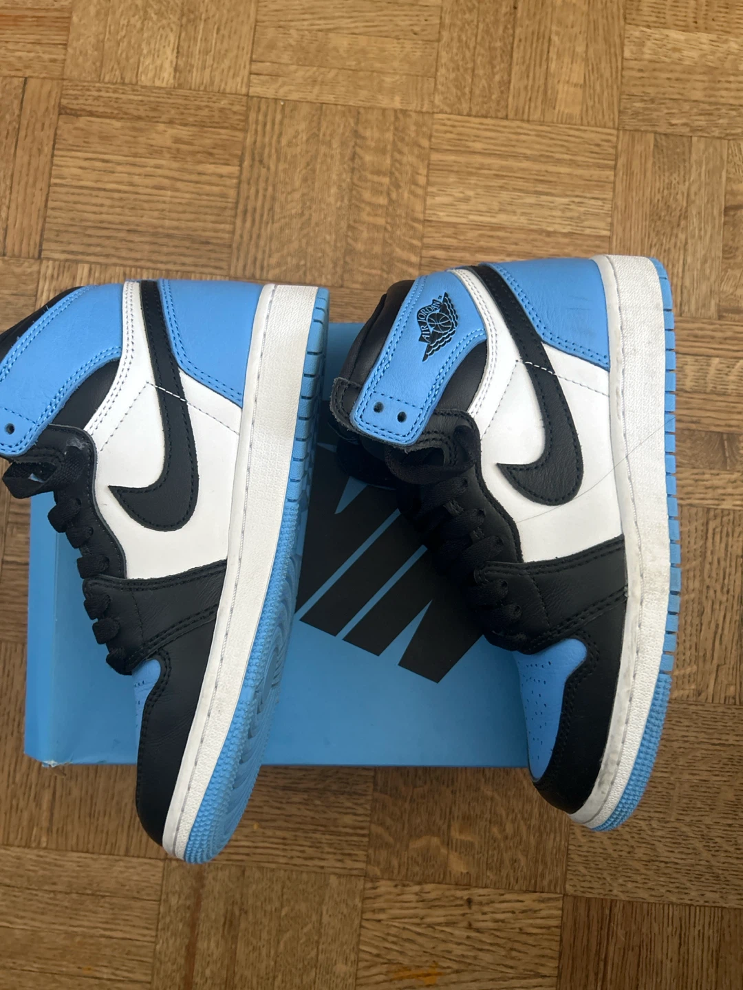 Nike Air Jordan 1 Retro High OG University Blue 4Y - photo 2