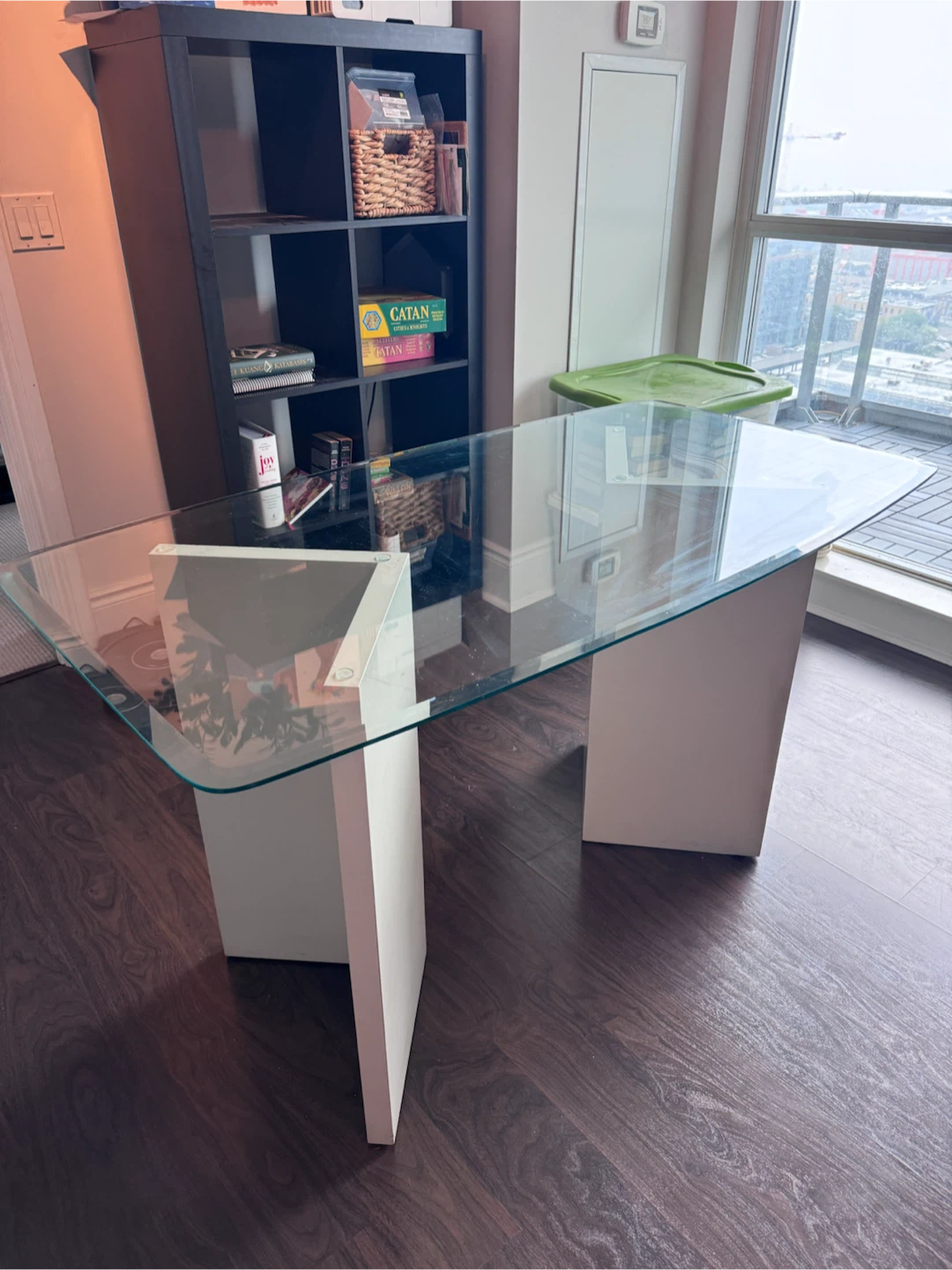 Dining room table