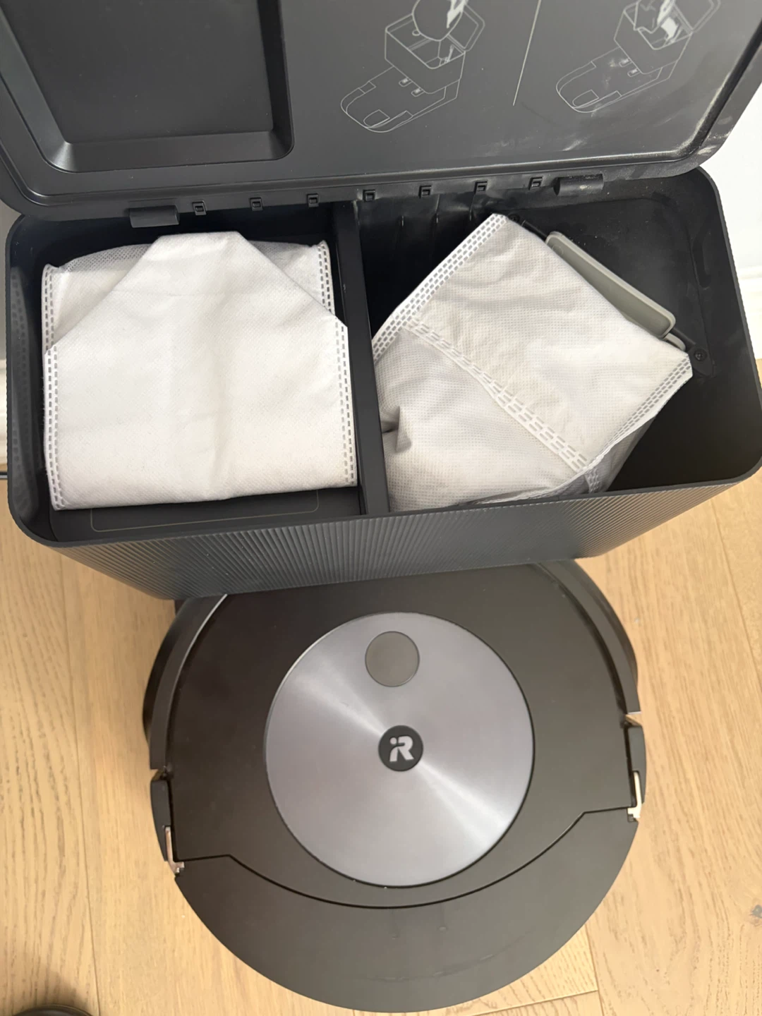 iRobot Roomba Combo j7+ with Self-Emptying Base - photo 2