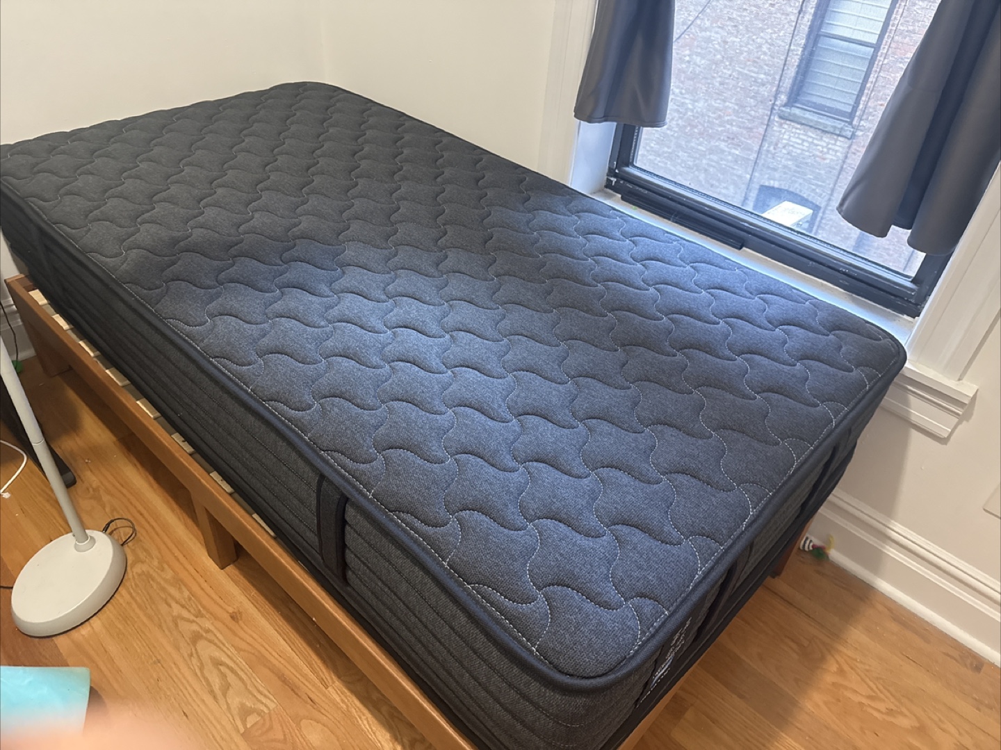 Slecofom Twin Sized Mattress New Condition Bedframe Included - photo 3