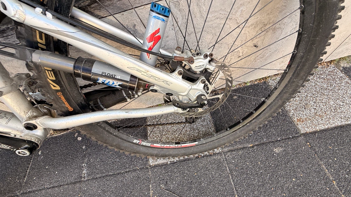 Specialized Mountain Bike size medium - photo 2