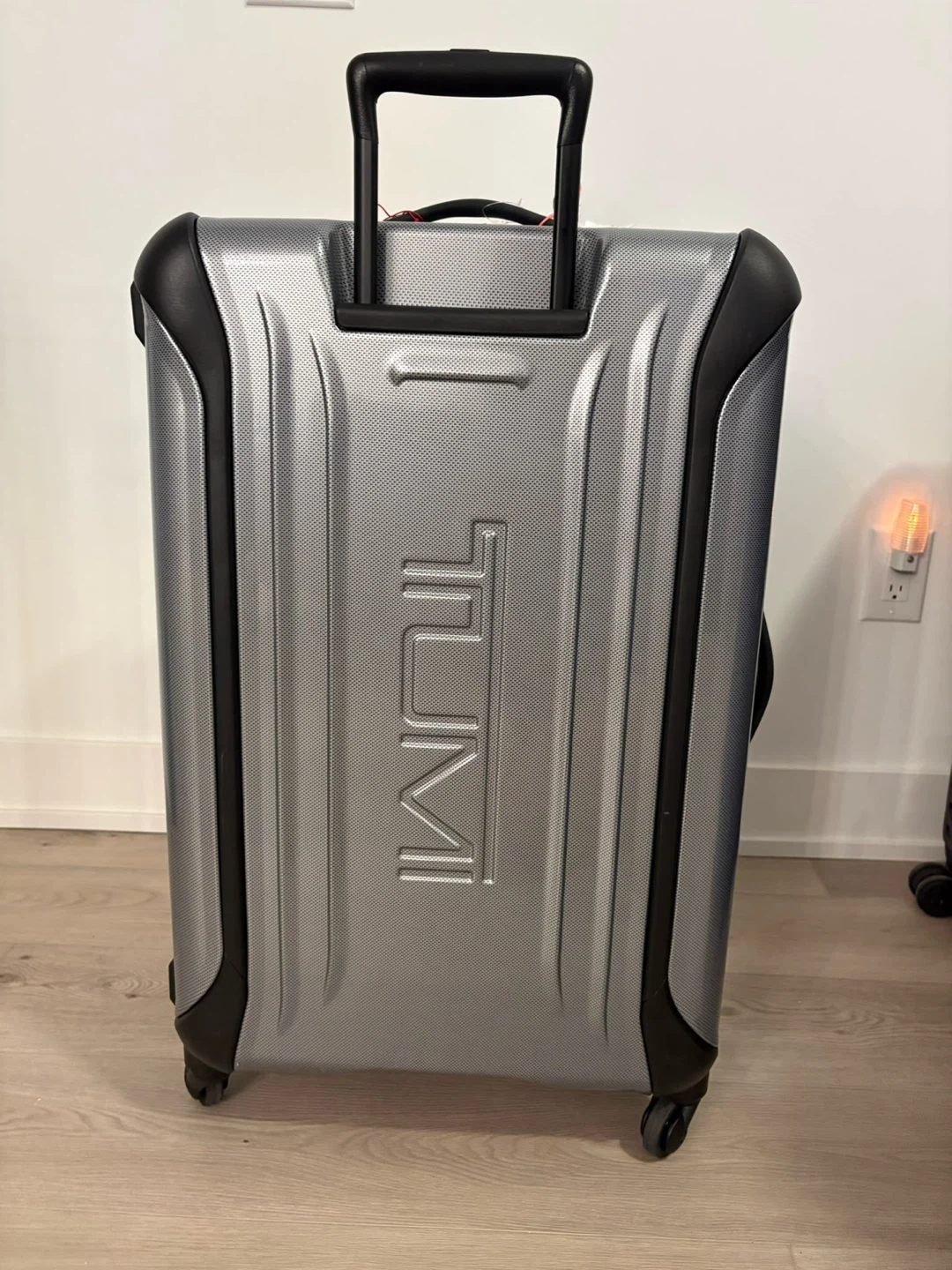 Tumi Silver medium check in luggage - photo 2