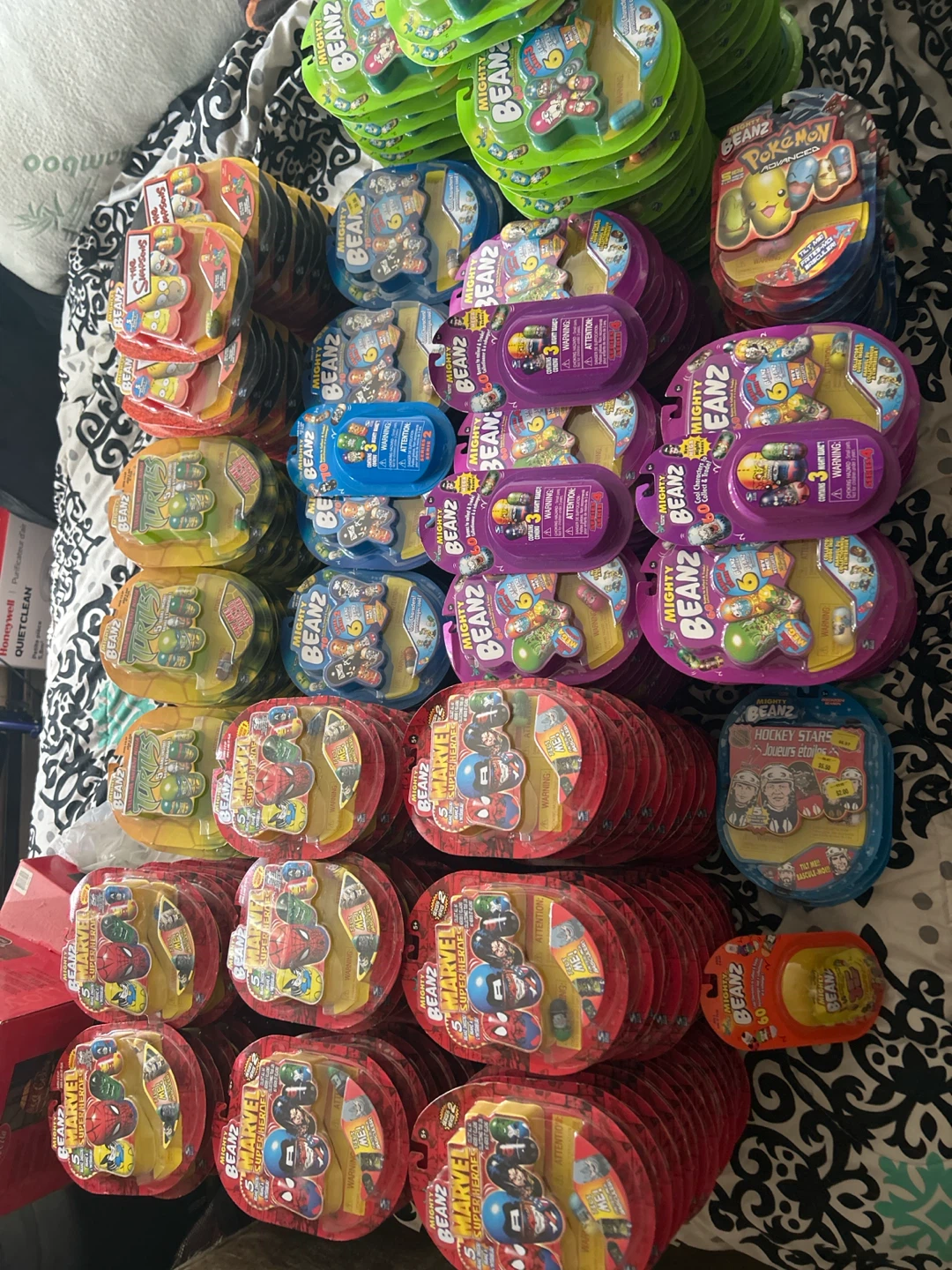 MASSIVE VINTAGE 350 Pack Mighty Beanz Lot