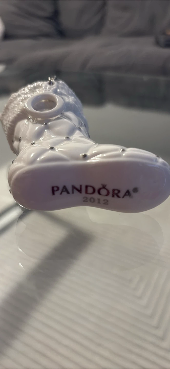 Pandora 2012 White Boot Ornament - photo 2
