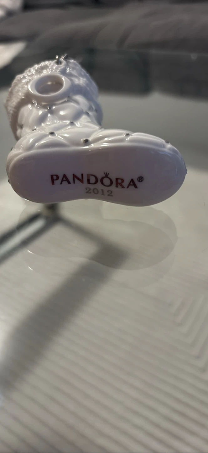 Pandora 2012 White Boot Ornament - photo 4