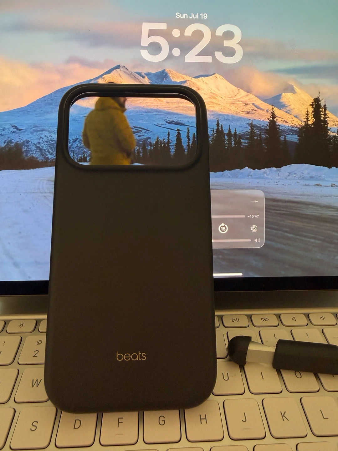 Beats iPhone 17 pro Case with Lanyard and kickstand