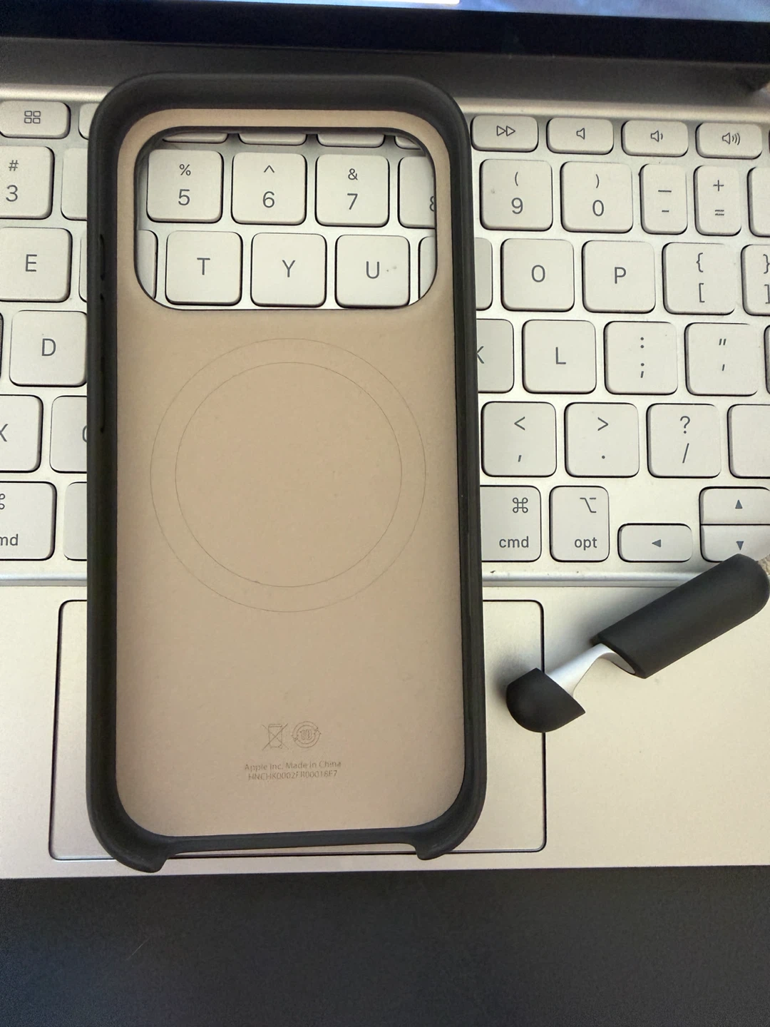 Beats iPhone 17 pro Case with Lanyard and kickstand - photo 5