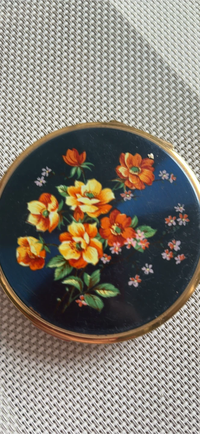 Vintage Floral Powder Compact - photo 2