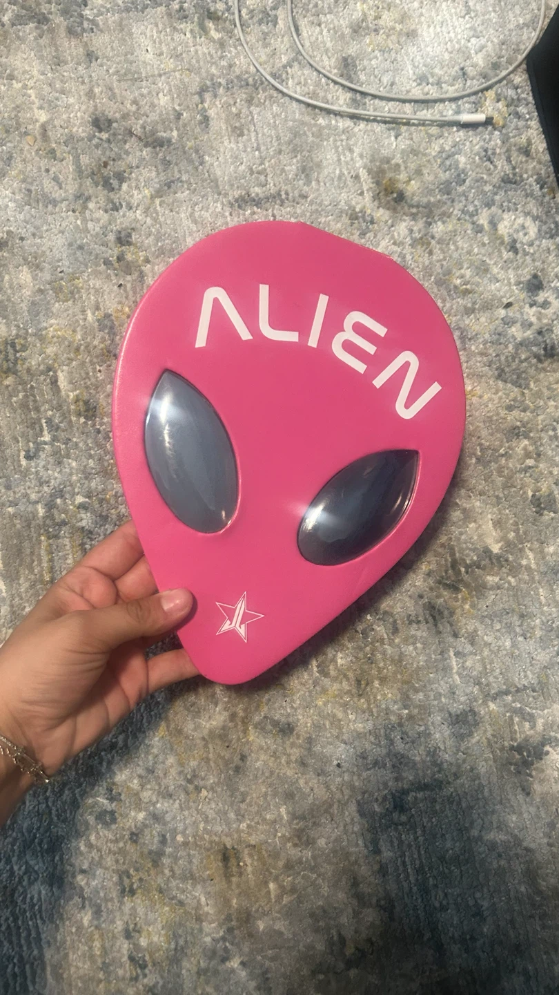 Jeffree Star Alien Eyeshadow Pallette