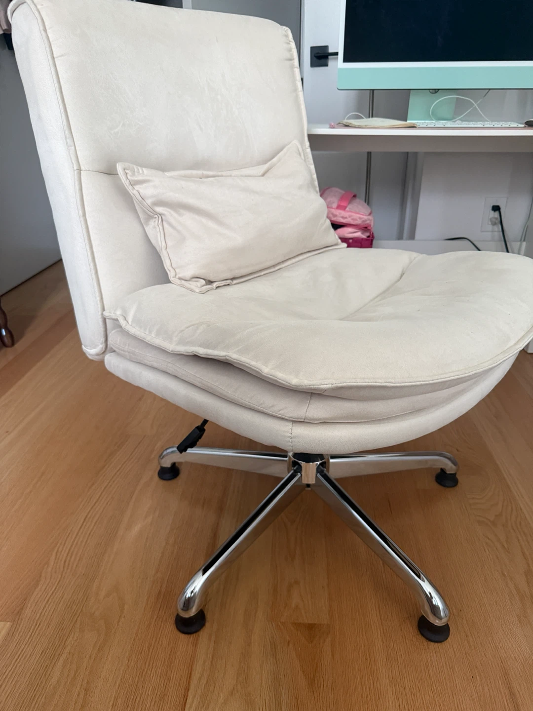 Cream Office Chair with Pillow - photo 2
