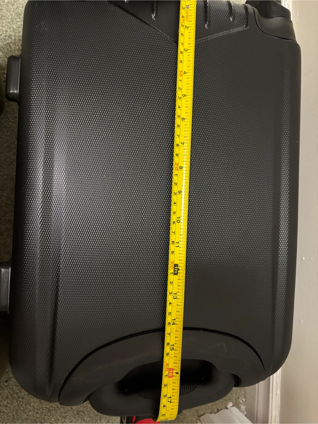 IT Luggage 21" Spinner Suitcase - photo 5