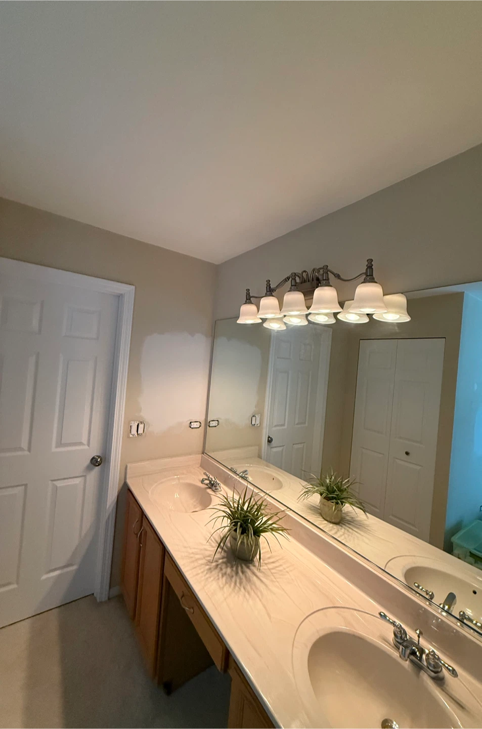 Merillat cabinetry w/mirror faucets and light - photo 2