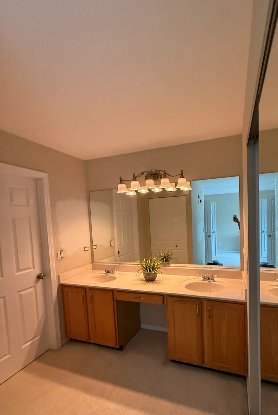 Merillat cabinetry w/mirror faucets and light - photo 3