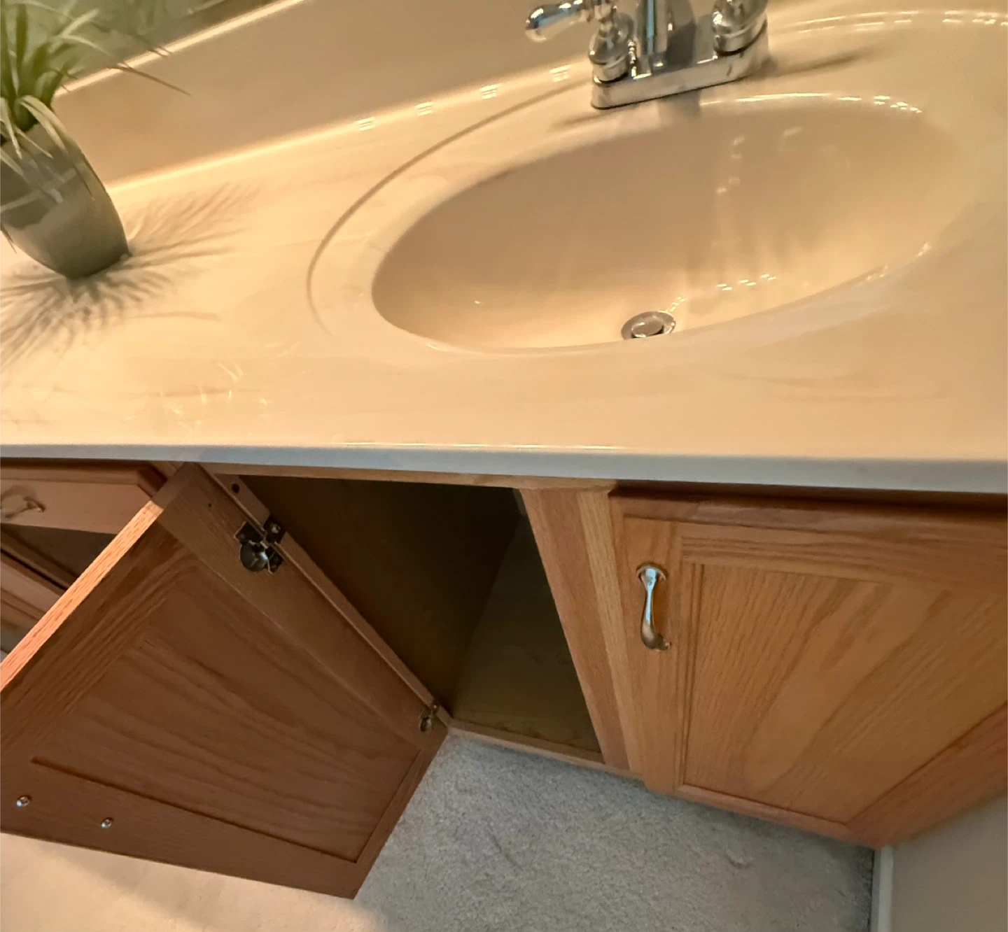 Merillat cabinetry w/mirror faucets and light - photo 5