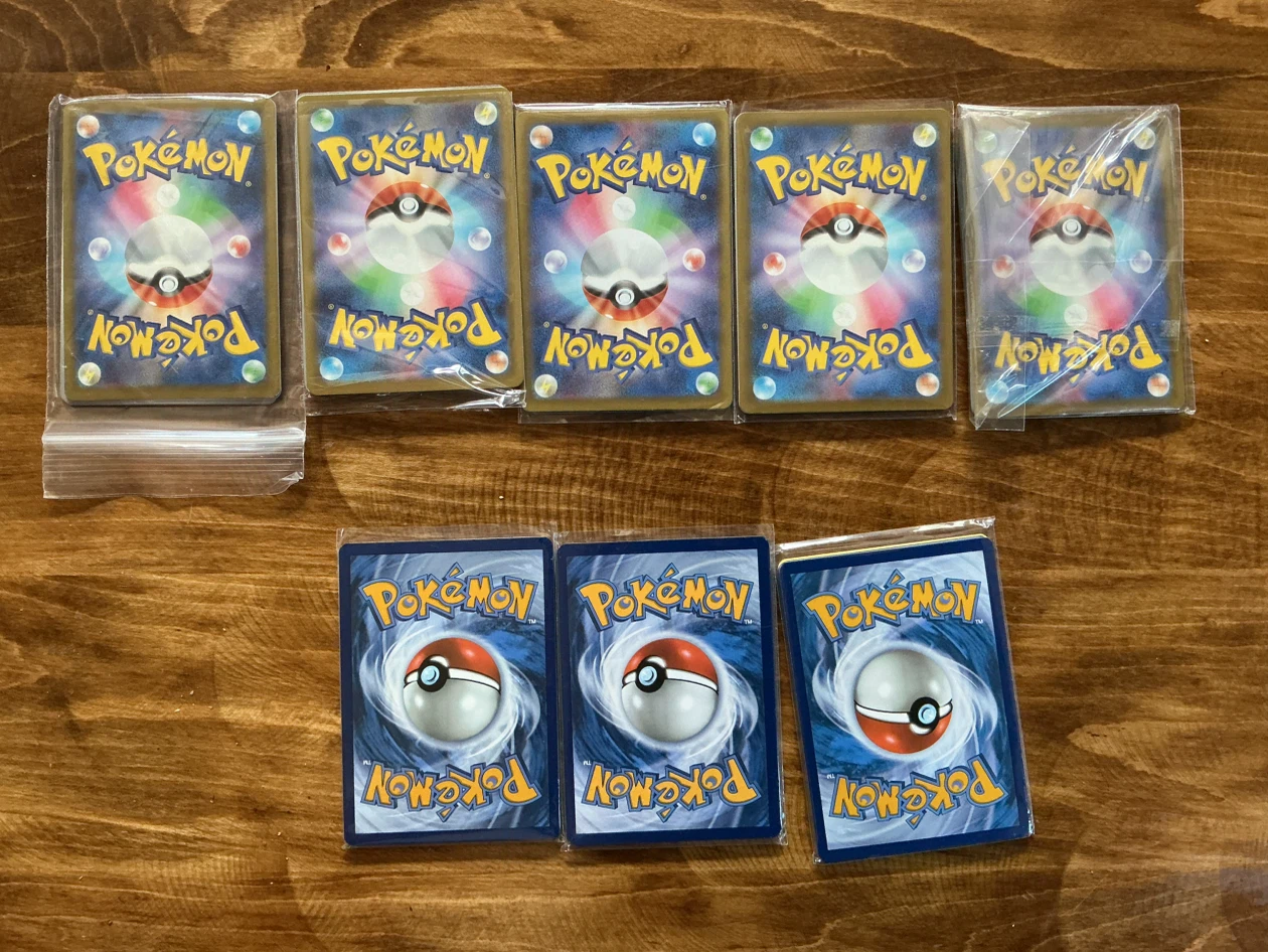 8 Unopened Packages of Pokémon Cards - English & Japanese !
