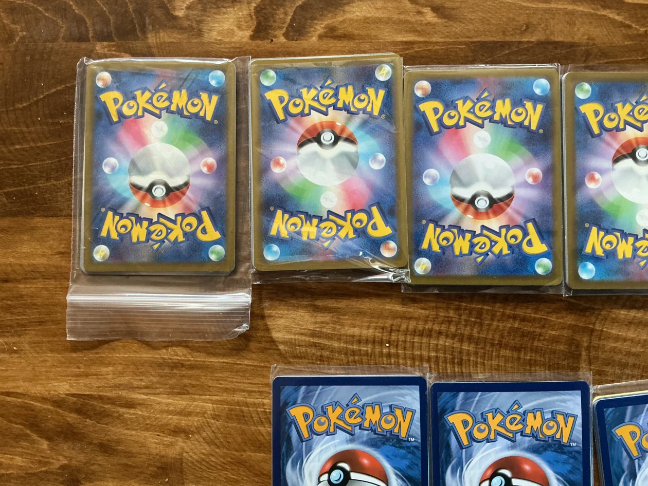 8 Unopened Packages of Pokémon Cards - English & Japanese ! - photo 3