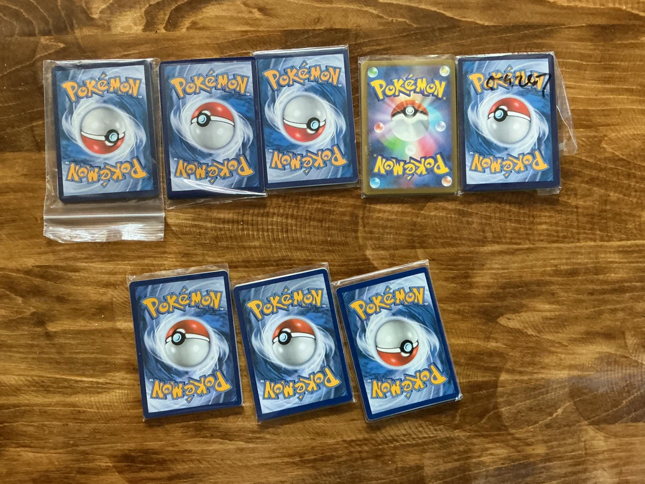 8 Unopened Packages of Pokémon Cards - English & Japanese ! - photo 5