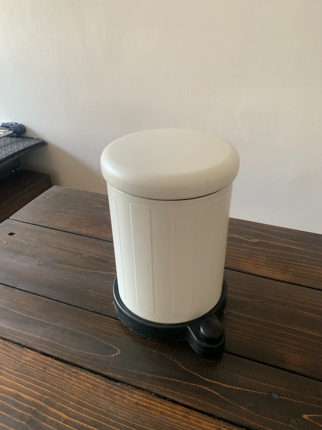 White Step Trash Can (small)