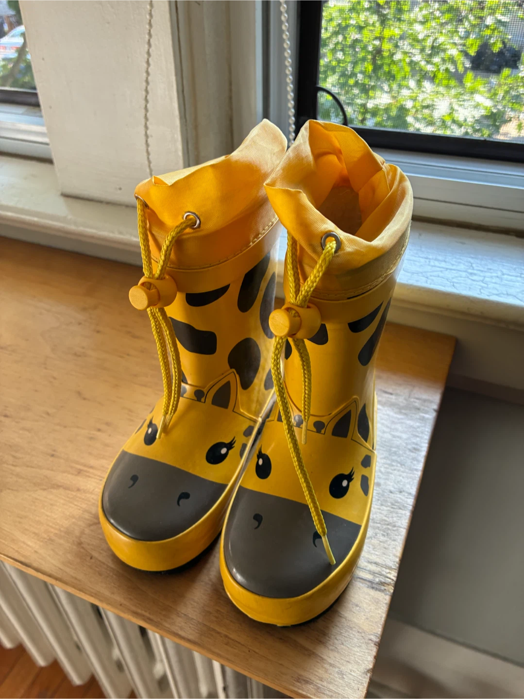 $6 Muddy Puddles Kids Sz 7 Giraffe Rain Boots Waterproof shoe