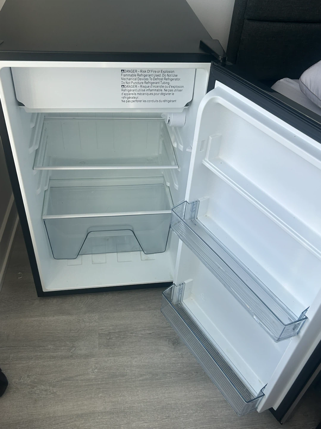 Vissani Mini Fridge - photo 2