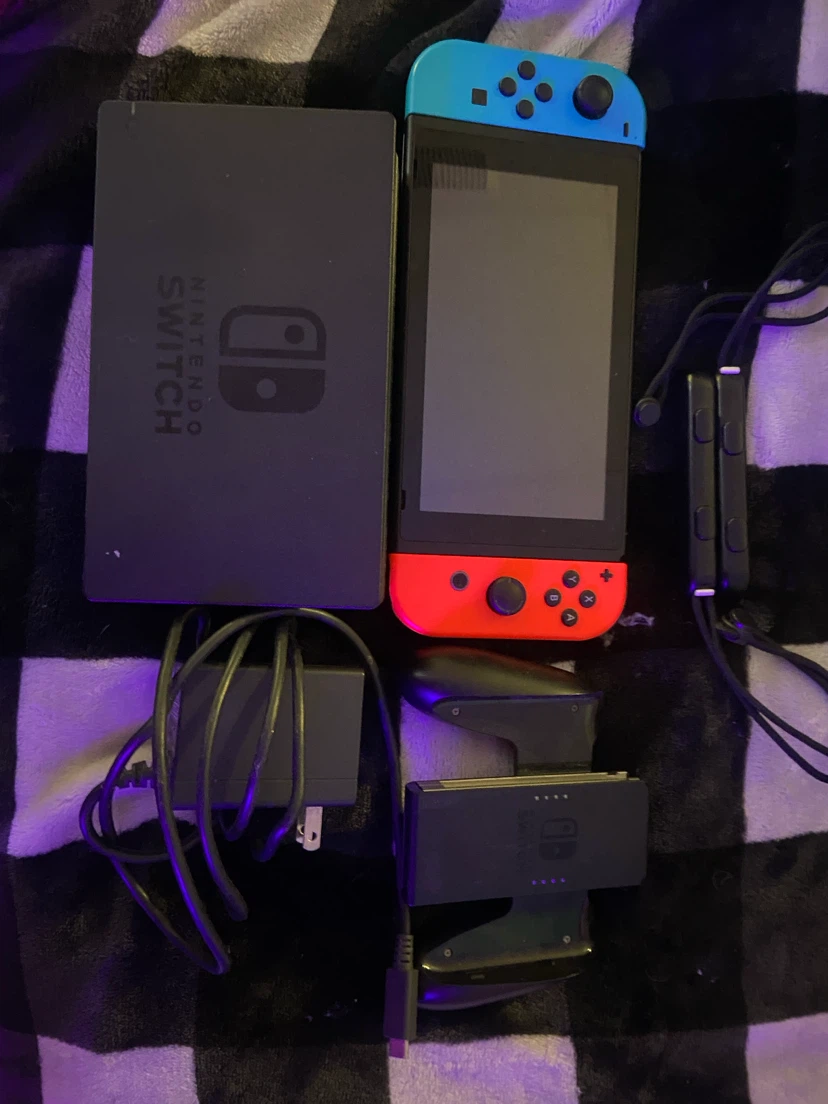Nintendo Switch + 4 games