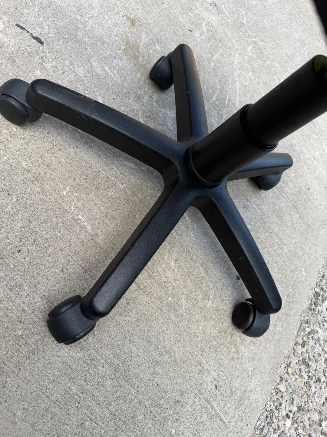 Black Office Chair - photo 3
