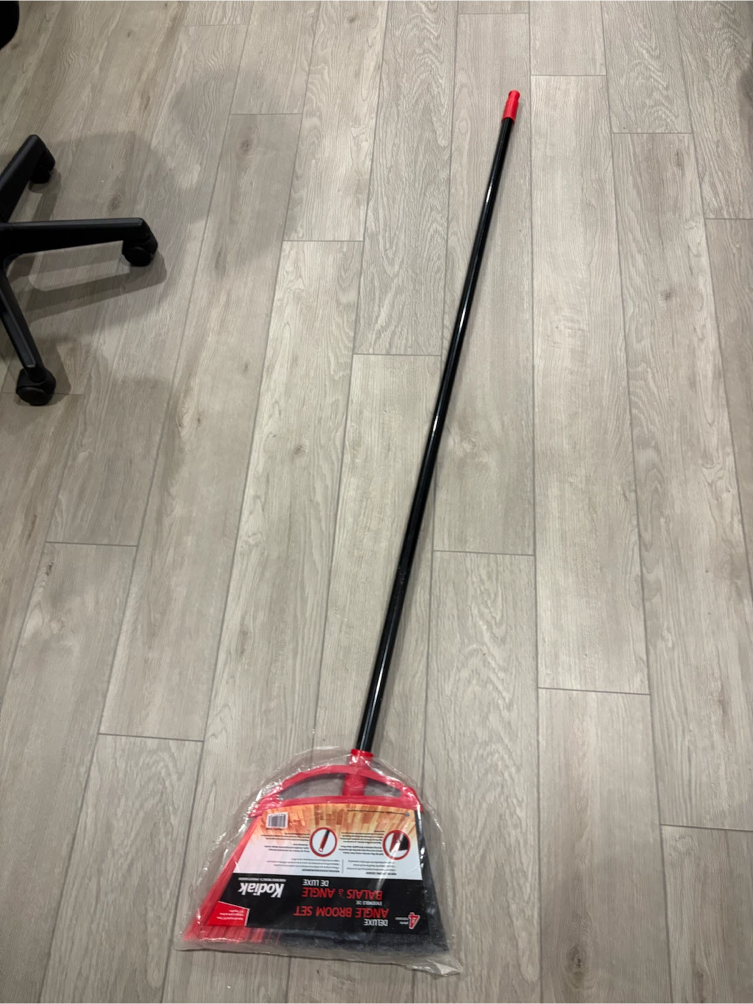 Kodiak Deluxe Angle Broom Set