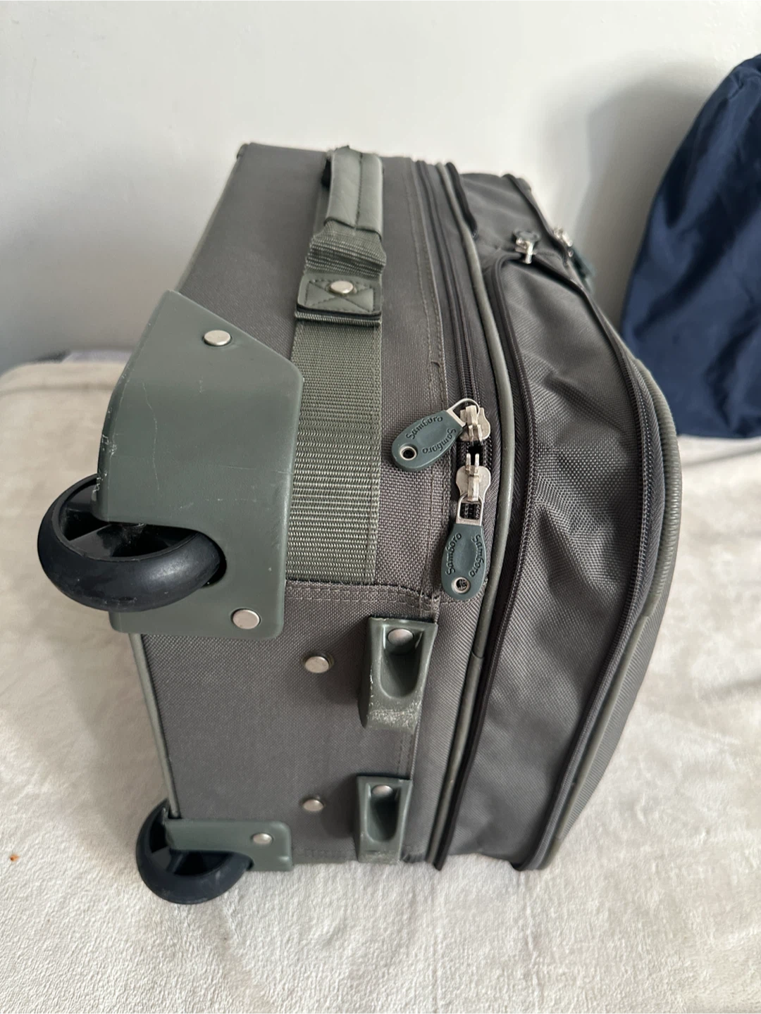 Samsonite Grey Carry-On Spinner Luggage - photo 4