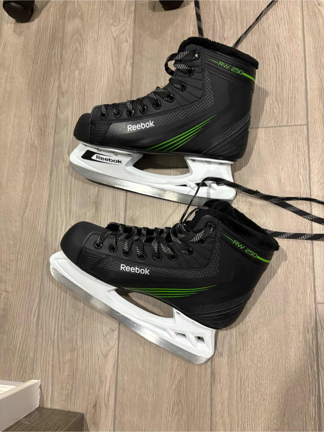 Reebok RW 250 Skates- NEW