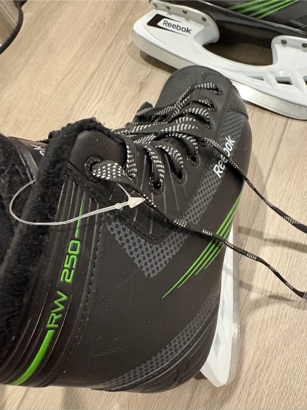 Reebok RW 250 Skates- NEW - photo 3
