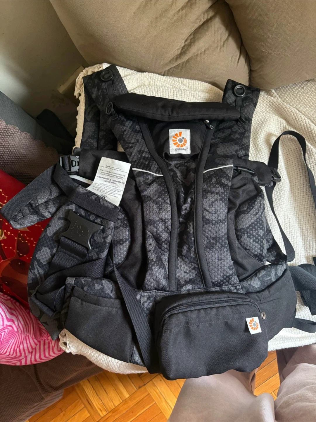 Ergobaby Omni Breeze Carrier with Ergobaby Wind/Rain Cover