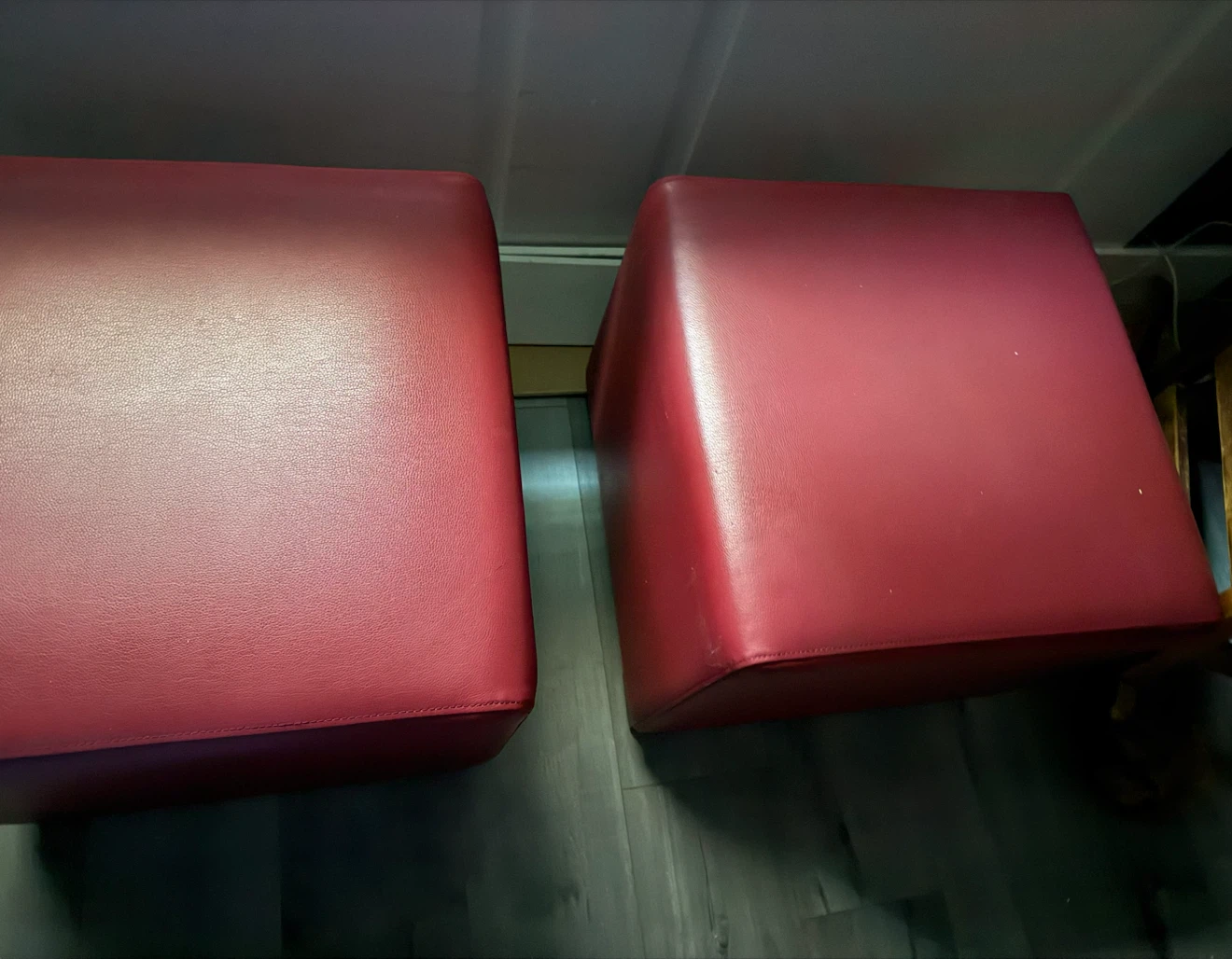 Pair of red faux leather cube ottomans - photo 2