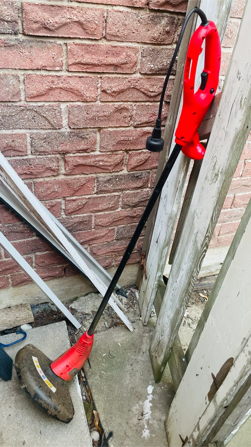 Black & Decker Electric String Trimmer - photo 2