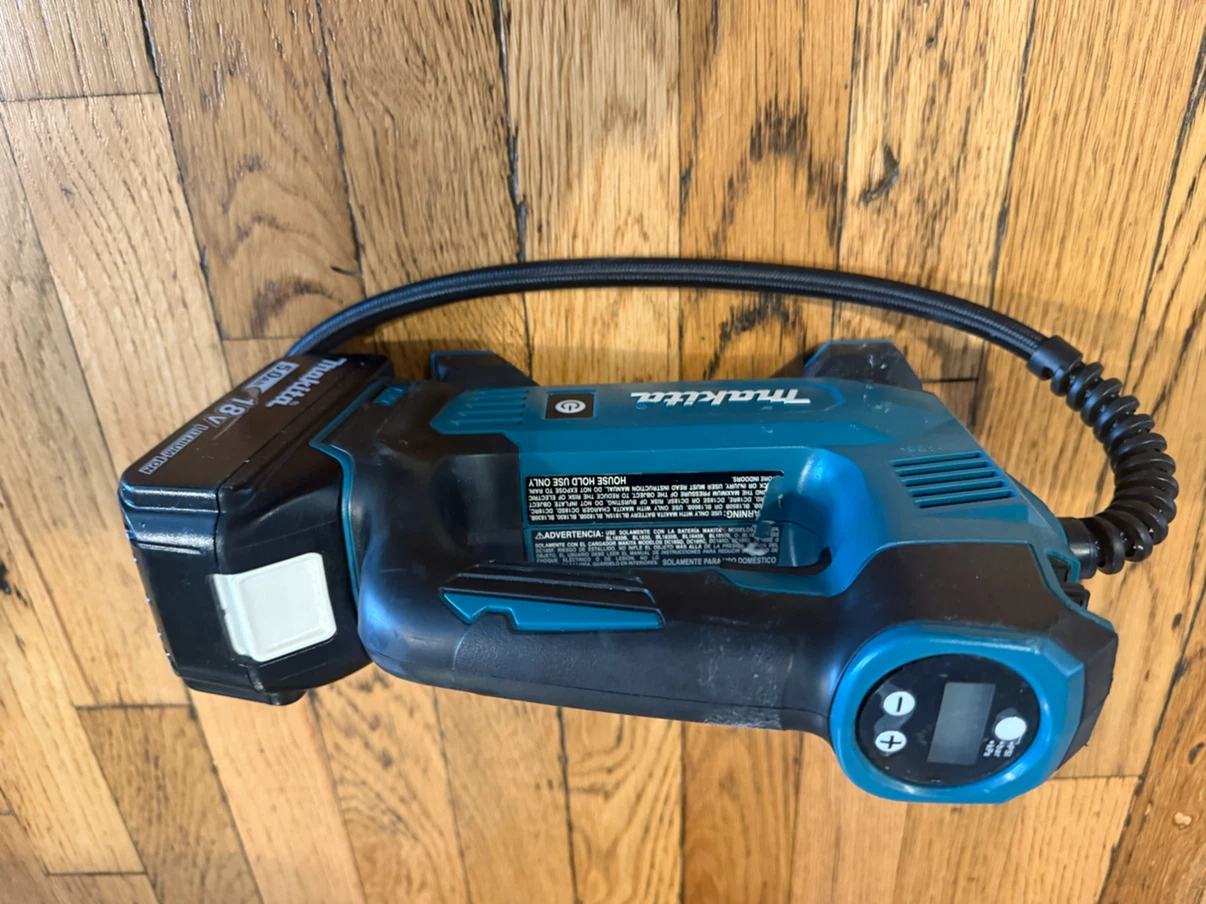Makita DMP180 18V Cordless Inflator