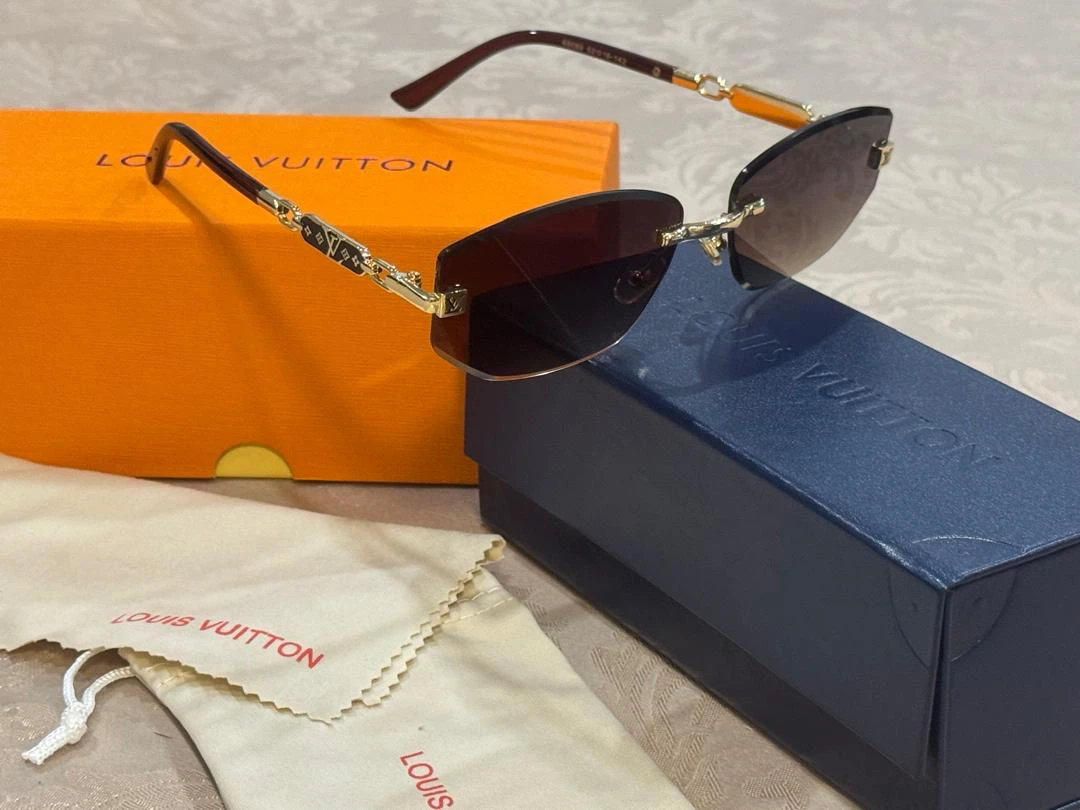 Louis Vuitton Sunglasses with Case and Box - photo 2