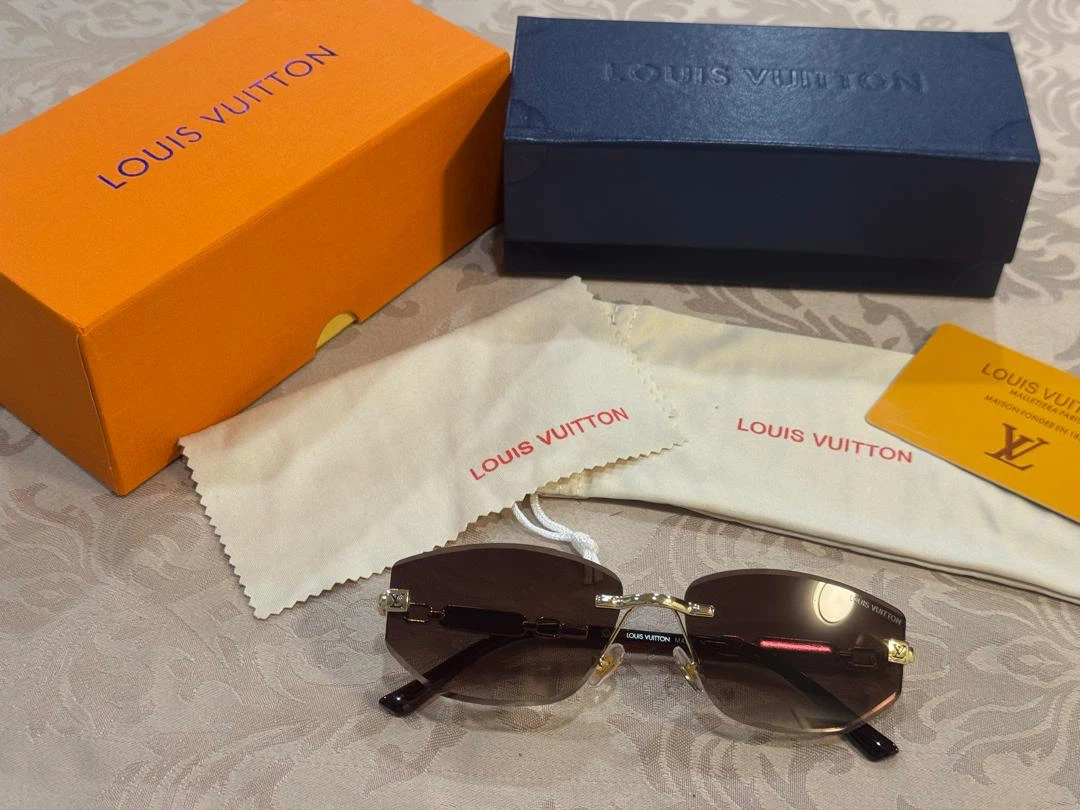 Louis Vuitton Sunglasses with Case and Box - photo 3