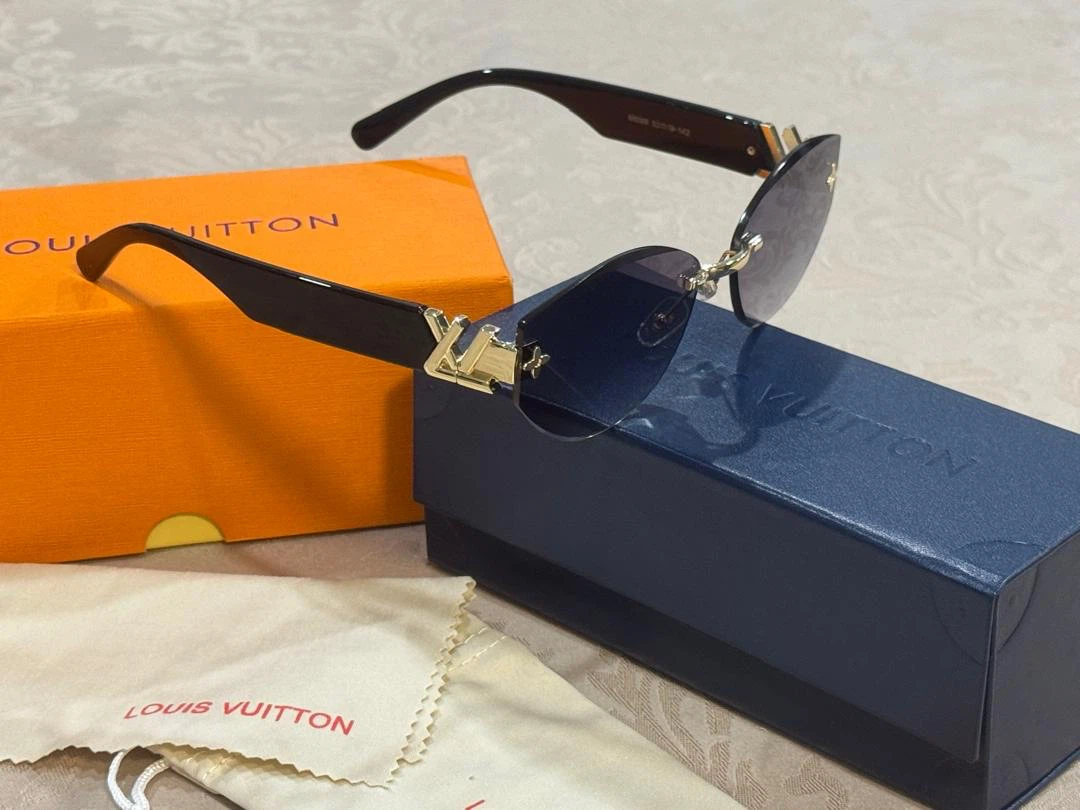 Louis Vuitton Sunglasses - photo 2