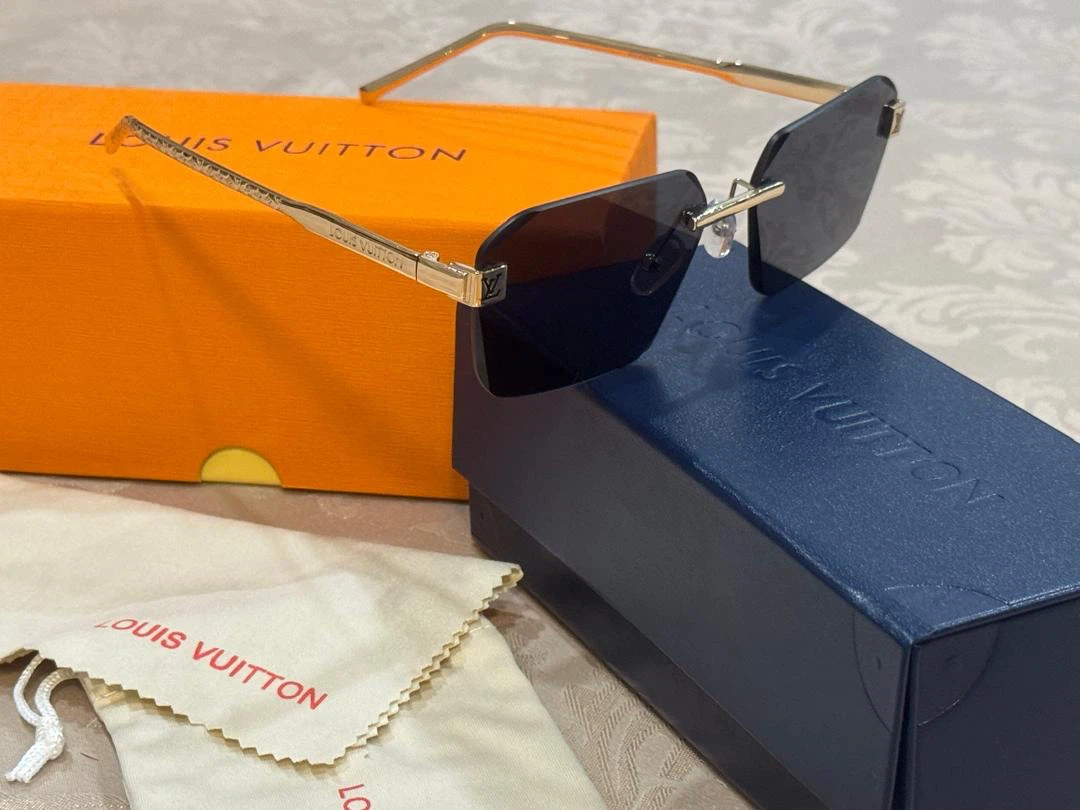 Louis Vuitton Sunglasses with Case and Box - photo 2