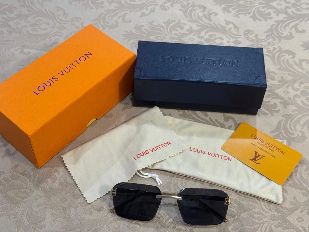 Louis Vuitton Sunglasses with Case and Box - photo 3