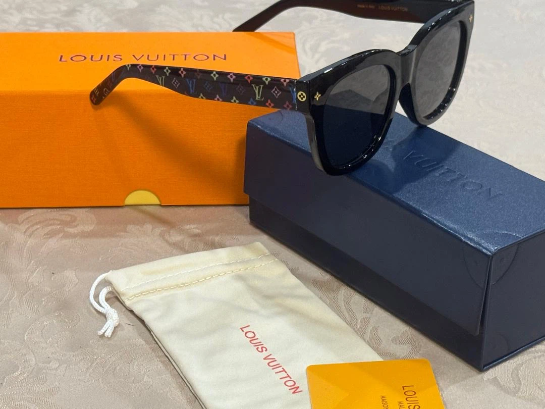 Louis Vuitton Sunglasses - photo 2