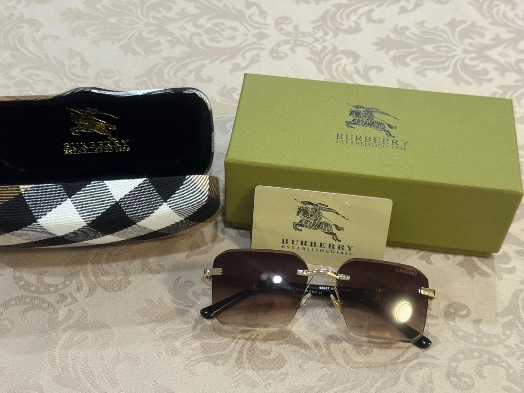 Burberry Sunglasses with Case and Box - photo 3